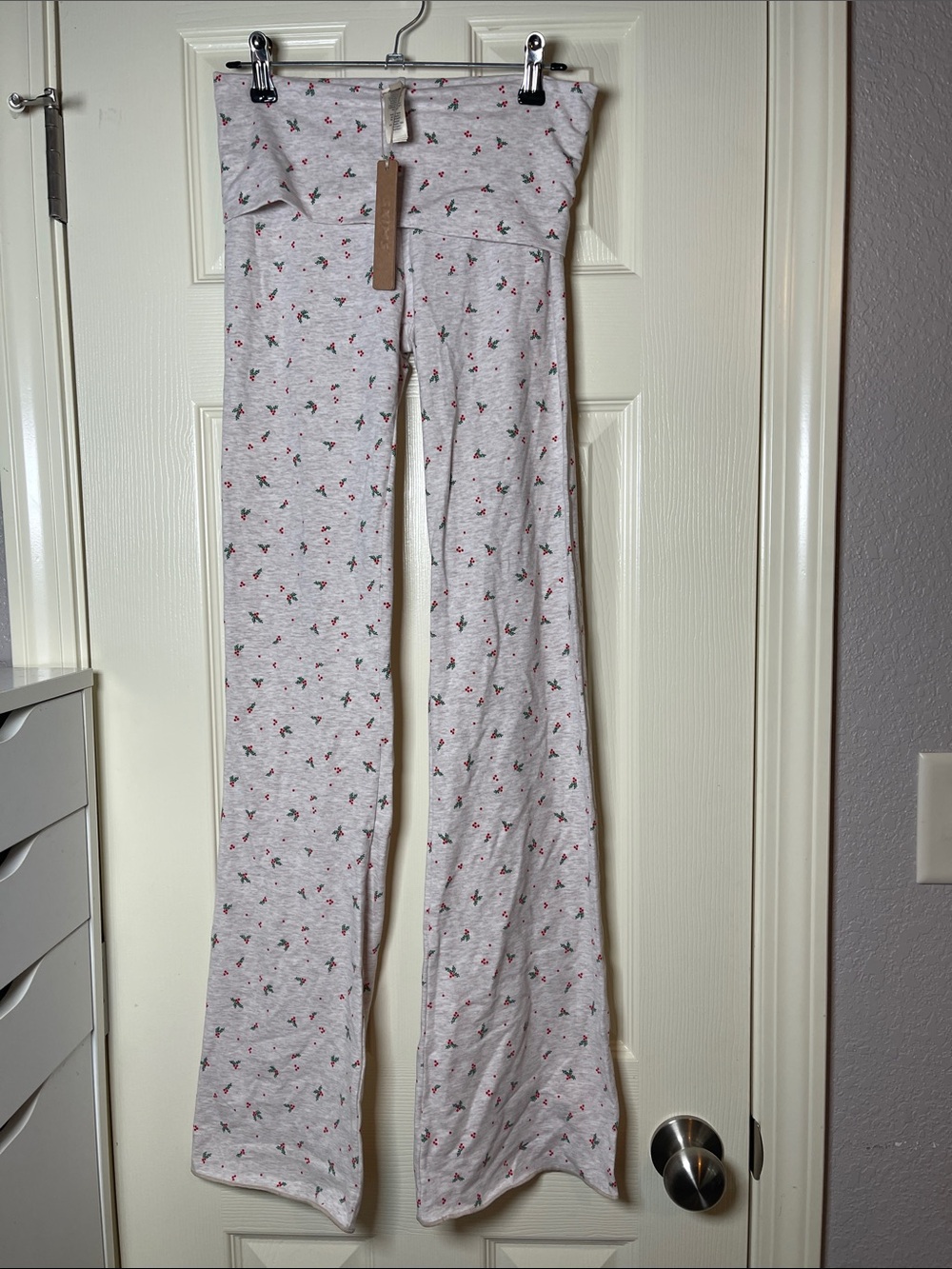 SKIMS Women’s Fold-Over Waist Lounge Pants in Light Gray with Floral Print